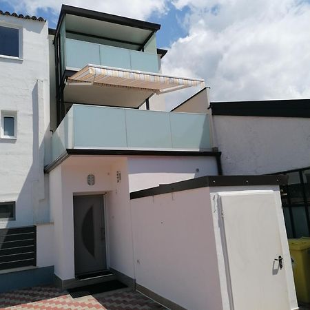 Apartments Donella 乌马格 外观 照片