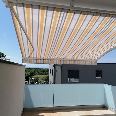 Apartments Donella 乌马格 外观 照片
