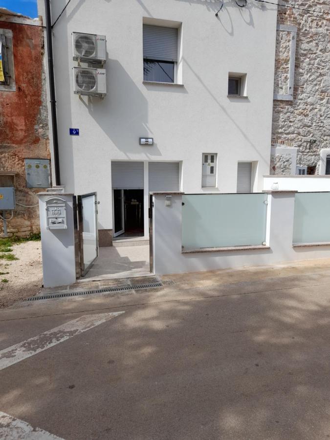 Apartments Donella 乌马格 外观 照片