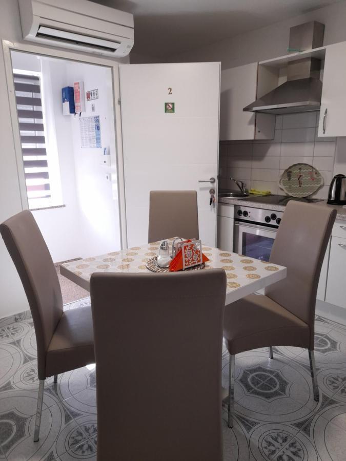 Apartments Donella 乌马格 外观 照片