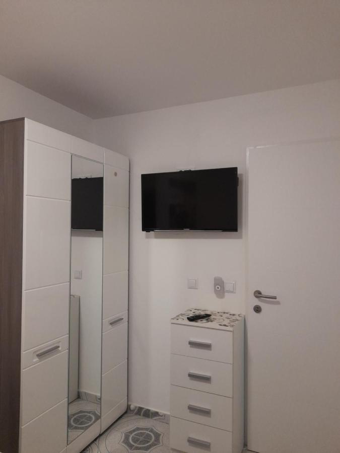 Apartments Donella 乌马格 外观 照片