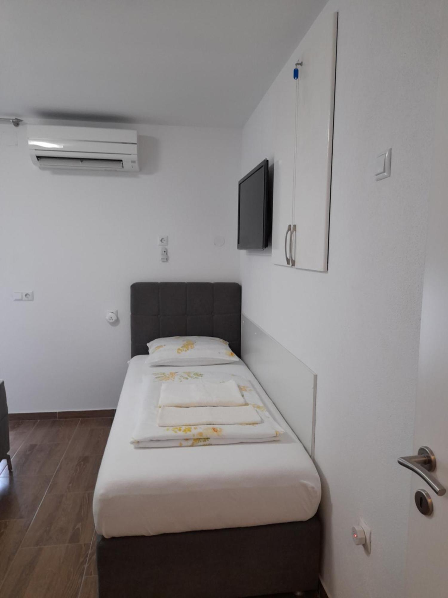 Apartments Donella 乌马格 外观 照片