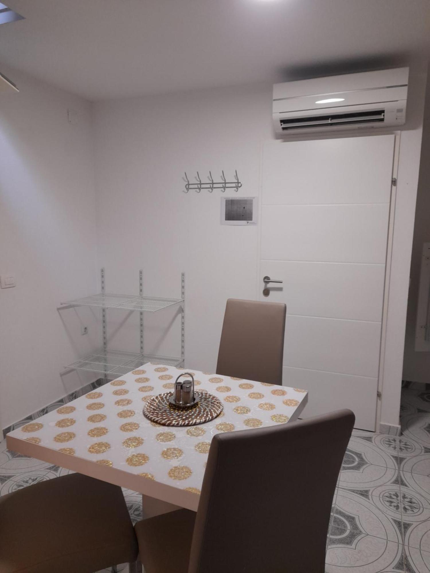 Apartments Donella 乌马格 外观 照片