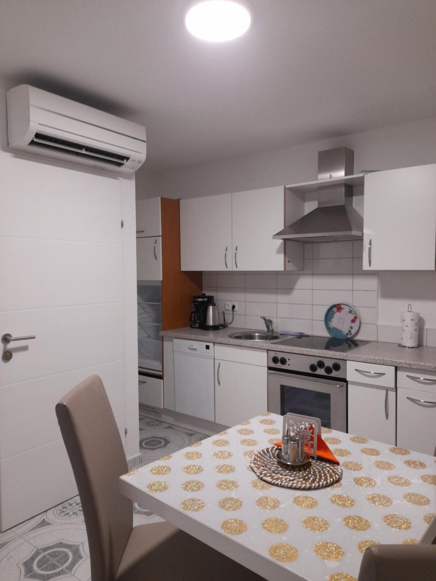 Apartments Donella 乌马格 外观 照片