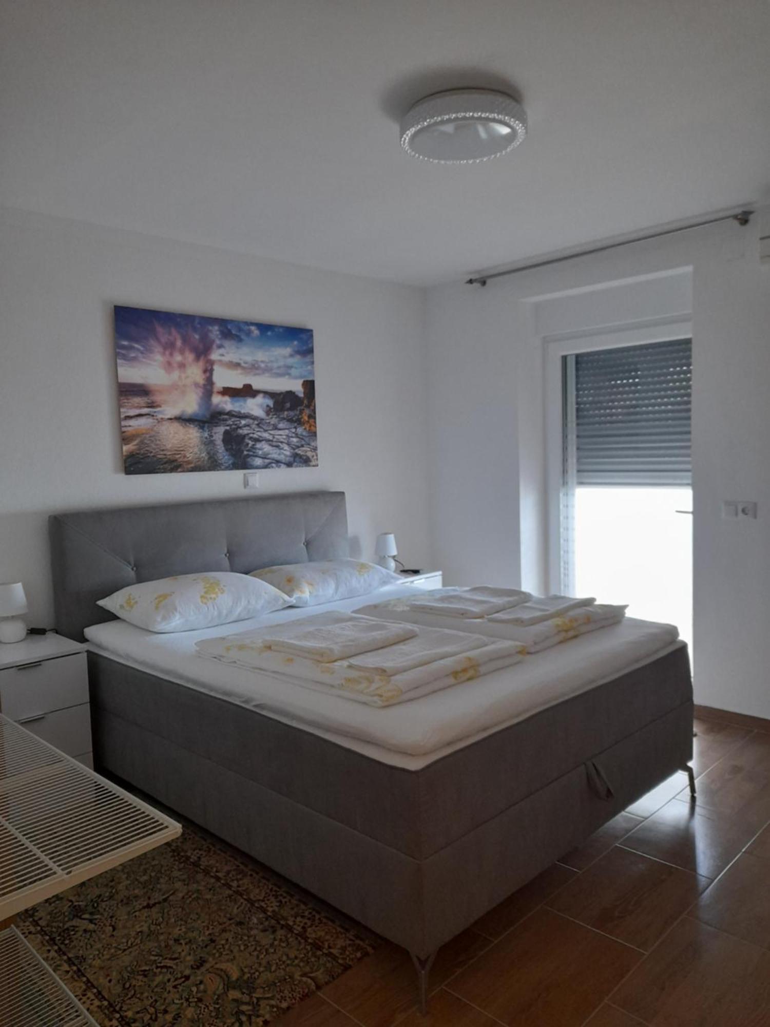 Apartments Donella 乌马格 外观 照片
